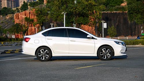 全系獨(dú)懸四輪碟剎，東南A5翼舞產(chǎn)品力解析，舞動(dòng)同級(jí)新標(biāo)桿？